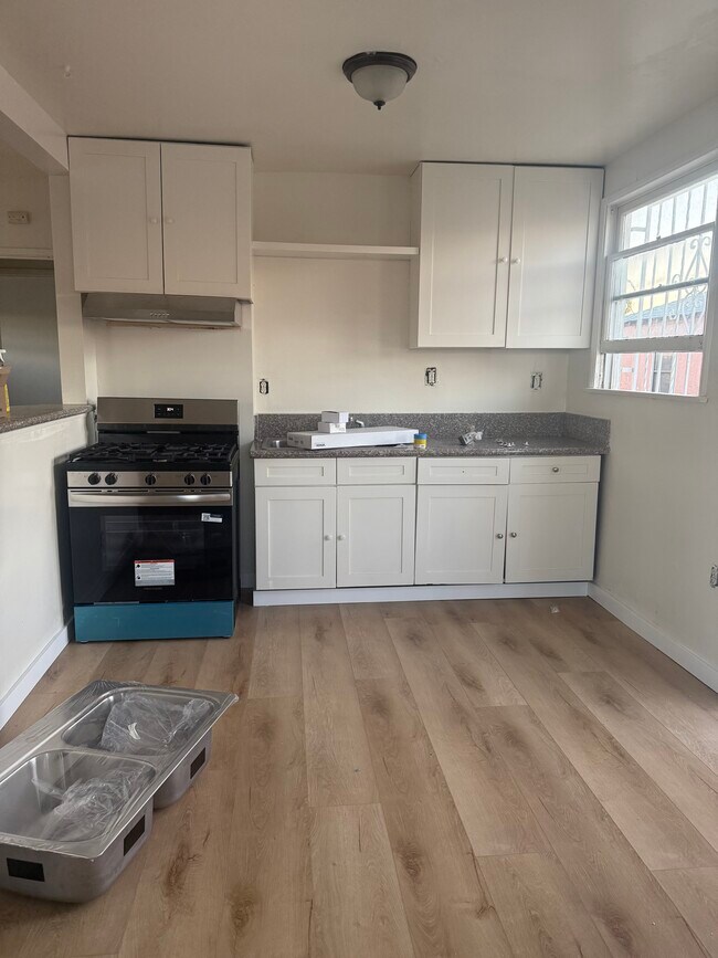 3501 Cimarron St, Los Angeles, CA 90018 - photo 7