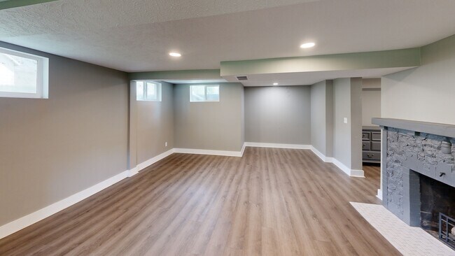 110 E Harrison St, Spiceland, IN 47346 - photo 2