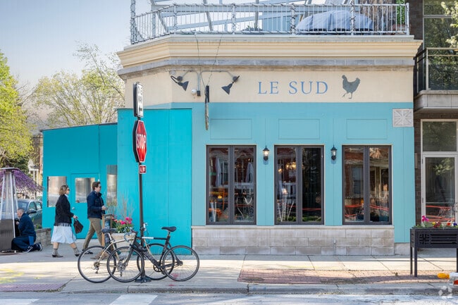 Le Sud Mediterranean is a perfect diner option for a date night in Roscoe Village.