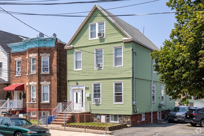 North Bergen offers convenient homes near the city.