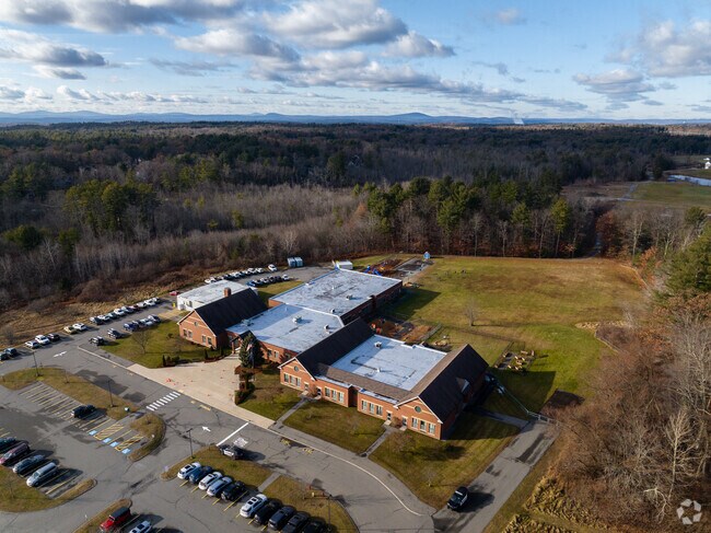 Moose Hill School in Derry, NH offers programs from PreK to Kindergarten.