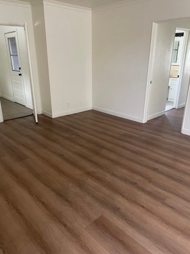 4243 W Slauson Ave unit Slauson, Los Angeles, CA 90043 - photo 4