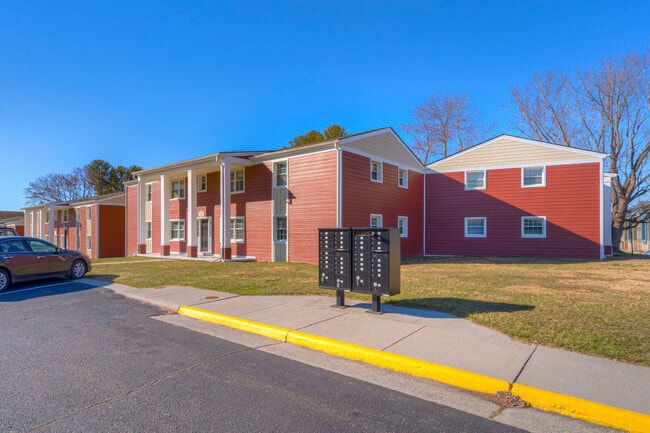 Stonegate and Carlton Scott Apartments, Blacksburg, VA 24060 - photo 3