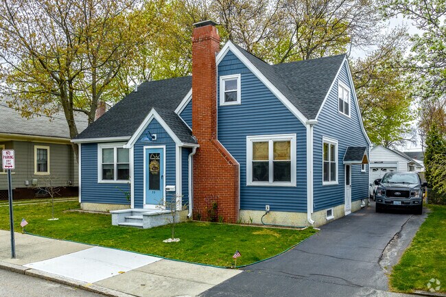 This beautiful Fairlawn home displays a variety of architectural influences.