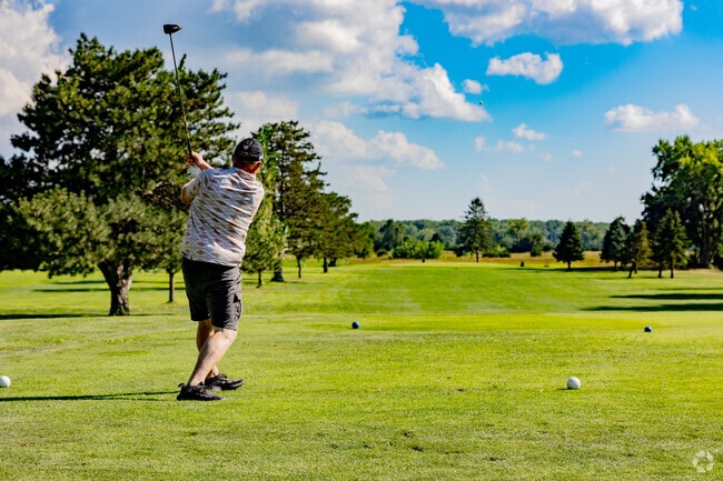 St. Paul residents can tee off at the St. Paul Country Club, offering a 9-hole course open to the public.