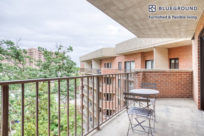 2500 Clarendon Blvd unit FL5-ID519, Arlington, VA 22201 - photo 4