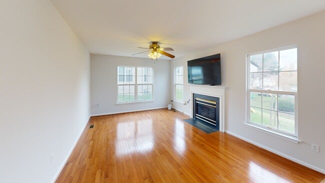 20820 Tall Forest Dr, Germantown, MD 20876 - photo 2