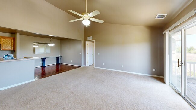 20653 Henry St unit 41, Trenton, MI 48183 - photo 2