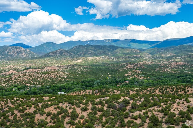 Vista Encantada is nestled into the foothills of the stunning Sangre de Cristo Mountains.