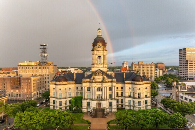 You can find many beautiful buildings including the historic county courthouse near Presidents.