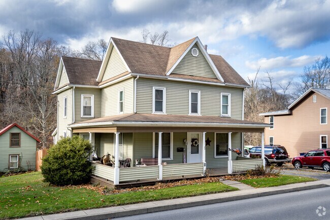 Colonial Revival and traditional homes are common across Montgomery's streets.