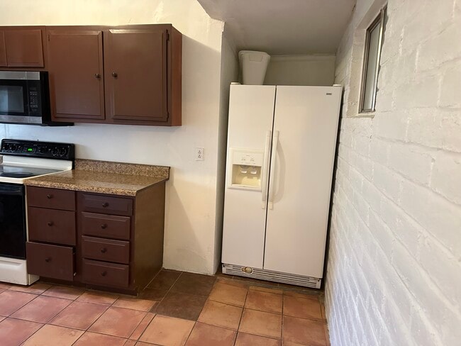 651 N Goodman St unit apartment 2, Nogales, AZ 85621 - photo 7