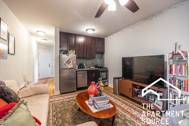 809 W Cornelia Ave unit 209, Chicago, IL 60657 - photo 2