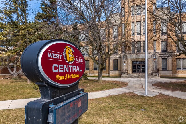 Central High School has a student-teacher ratio of 15 to 1 and is one of the schools available to East Allis students.