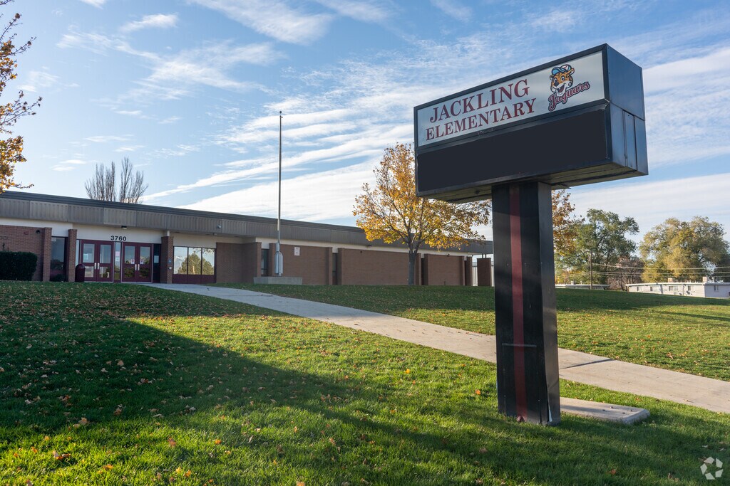 Jackling Elementary School provides education in the neighborhood of 
Granger.