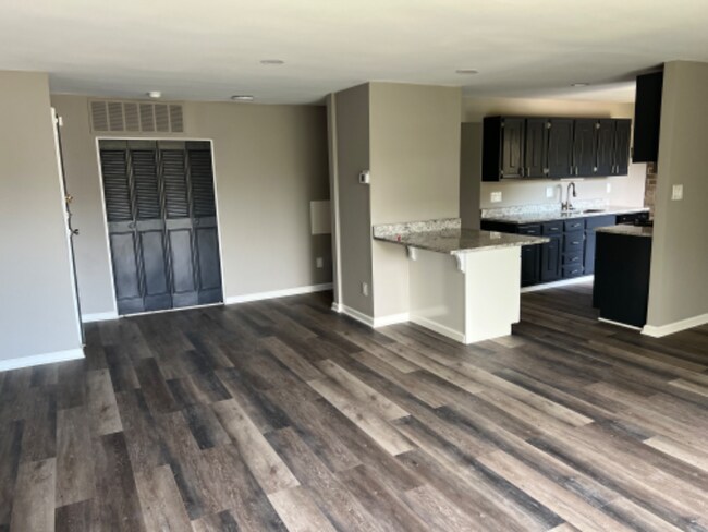 3346 Huntley Sq Dr unit A1, Temple Hills, MD 20748 - photo 3