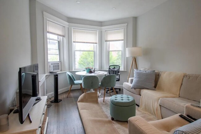 109 Queensberry St unit 6, Boston, MA 02215 - photo 2