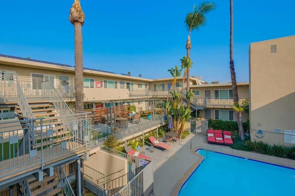 Apartment Complex Near SoFi Stadium with Pool, BBQ Area, Gym and Parking., Inglewood, CA 90301 - photo 1