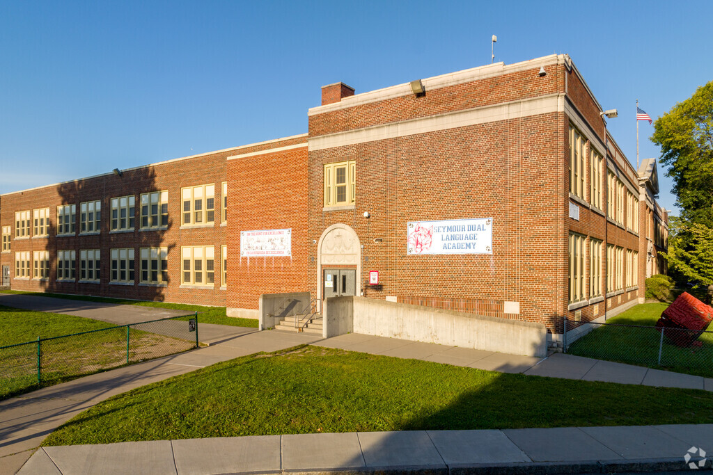 Seymour Dual Language Academy is a public institution.