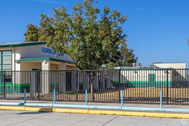 West Fresno Elementary School serves grades K-5 in Fresno.