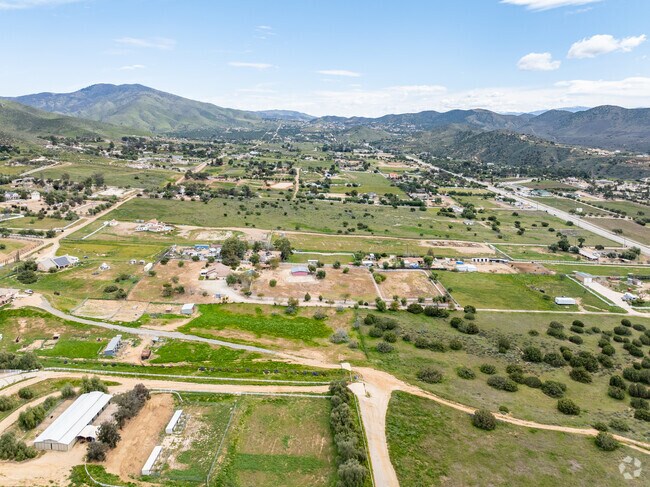 Homes in Agua Dulce are scattered throughout the landscape.