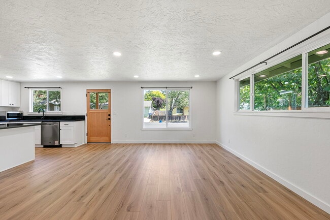 2438 Potter St, Eugene, OR 97405 - photo 5