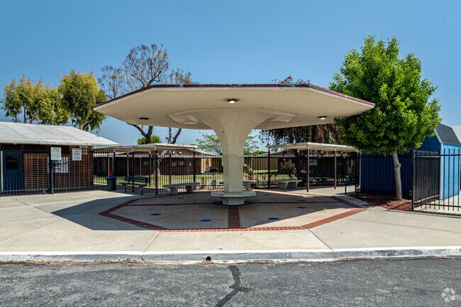The pick up and drop off area at Aeolian Elementary School in Whittier.
