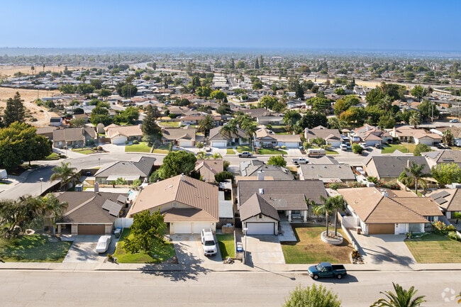 The Highland Knolls is filled with mostly single story homes.