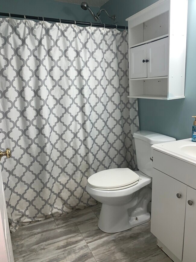 23 Lownds Dr unit 23, Windsor Locks, CT 06096 - photo 3