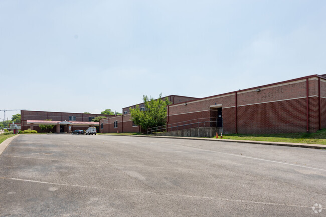 There is a large student drop off area at Park Avenue Elementary.