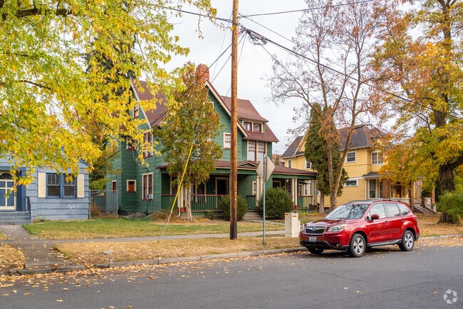 The Brownes Addition neighborhood offers lots of sidewalks and trails for walking.