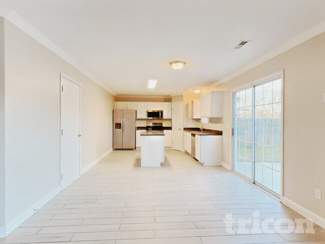 3733 Eskdale Dr, High Point, NC 27260 - photo 5