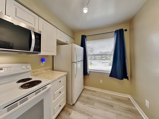 3260 Candle Ridge Dr, Orlando, FL 32822 - photo 2