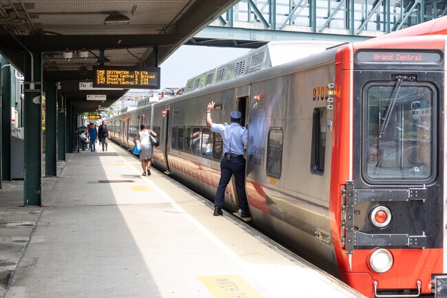 Mount Vernon enjoys easy access into Manhattan via the Metro North Commuter Rail.