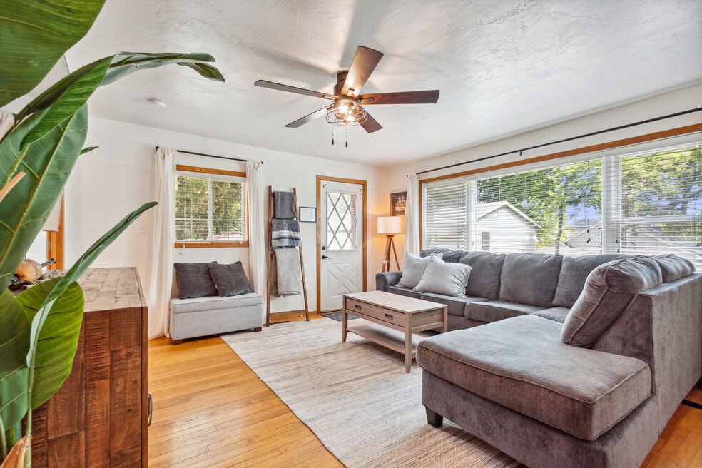 240 Koshkonong Dr, Edgerton, WI 53534 - photo 1