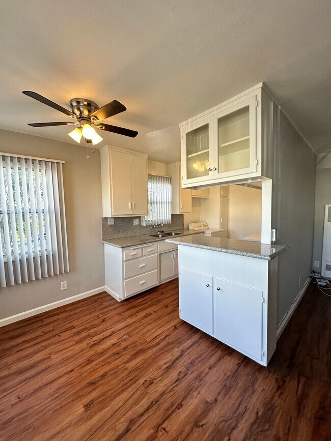 4640 E 4th St unit 4640, Long Beach, CA 90814 - photo 2