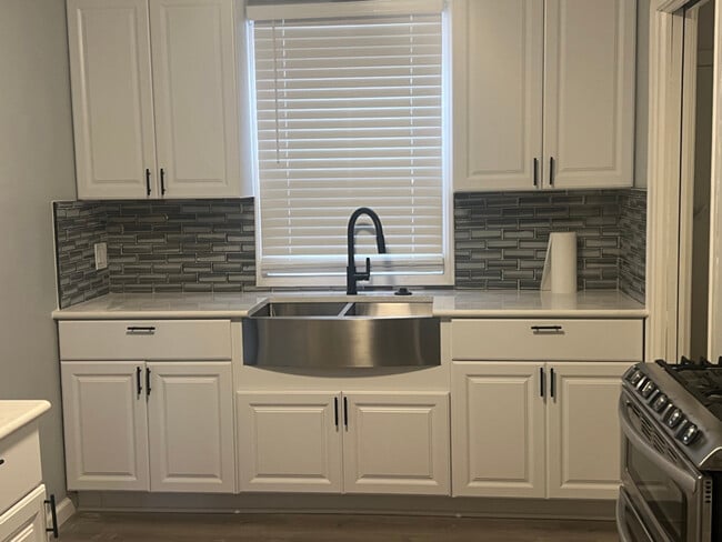 8075 Freda St, Detroit, MI 48204 - photo 7