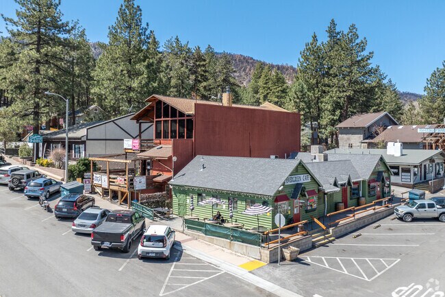 Find unique gifts, local crafts, and a taste of Wrightwood's culture at the charming shops and boutiques on Park Drive.