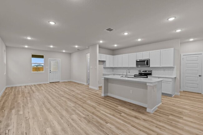 4363 Hobbiton Way, New Braunfels, TX 78130 - photo 3