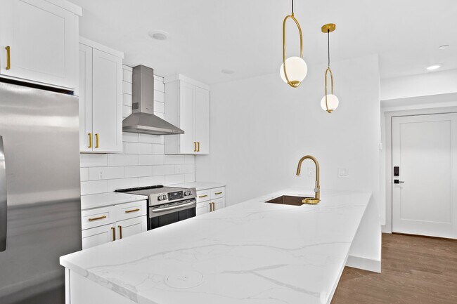 127 E Cottage St unit 5, Dorchester, MA 02125 - photo 2