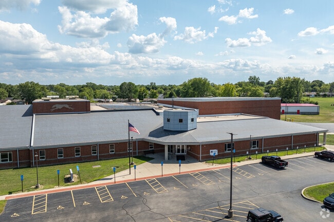 Dixie High School is for students in grades 9-12.