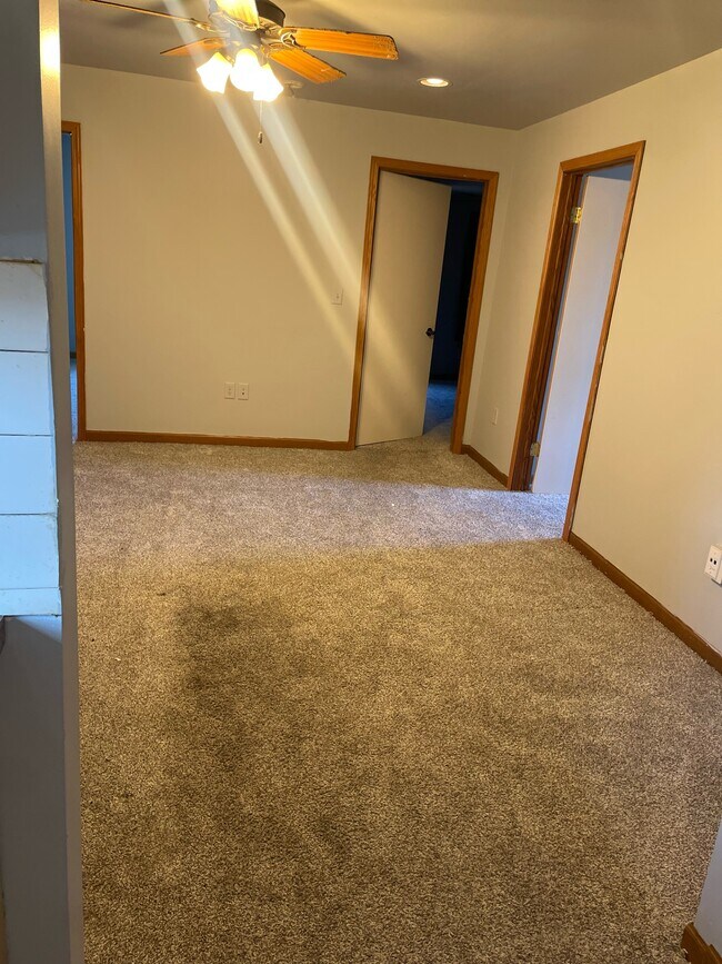 1201 Dr Martin Luther King Dr Unit Upper, Racine, WI 53404