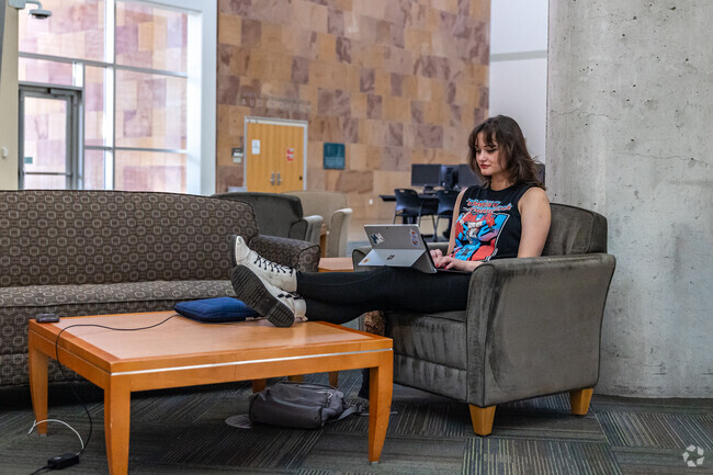 Students enjoy SLCC’s new campus in Edenbrooke.