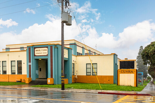 Your kids will enjoy learning in the inspirin atmosphere of Manuel F. Cunha Intermediate School.