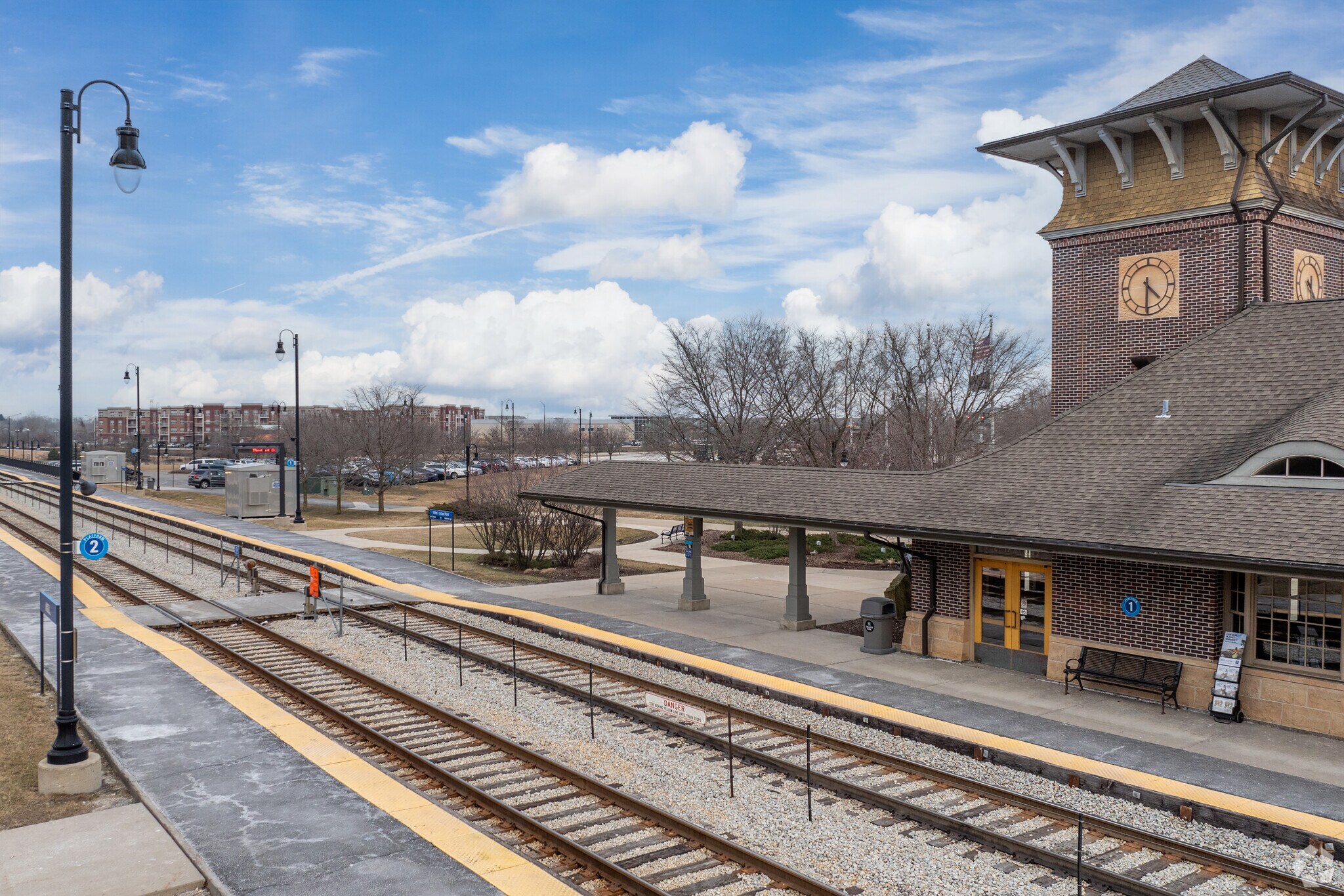 Palos Park West residents can hop on the local Metra for a quick ride to Downtown Chicago.