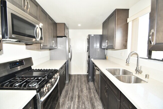 11852 Washington Place unit HOUSE, Los Angeles, CA 90066 - photo 4