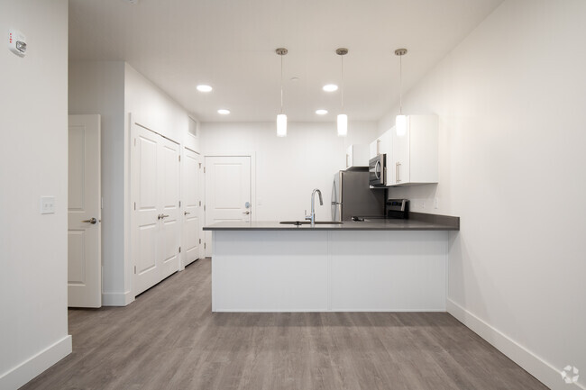 1BR, 1BA - 609SF
