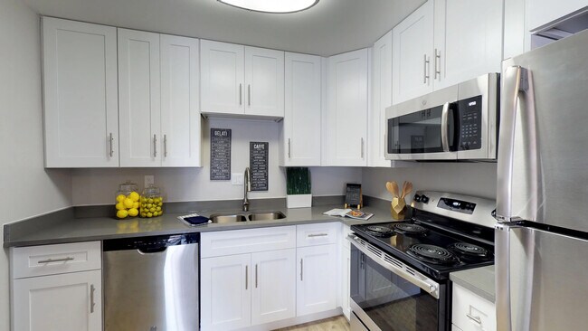 Westshore Palms at Kennedy, Tampa, FL 33609 - photo 2