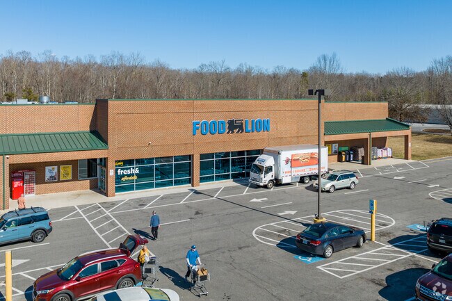 Lake of the Woods can get their groceries at Food Lion along route 3.