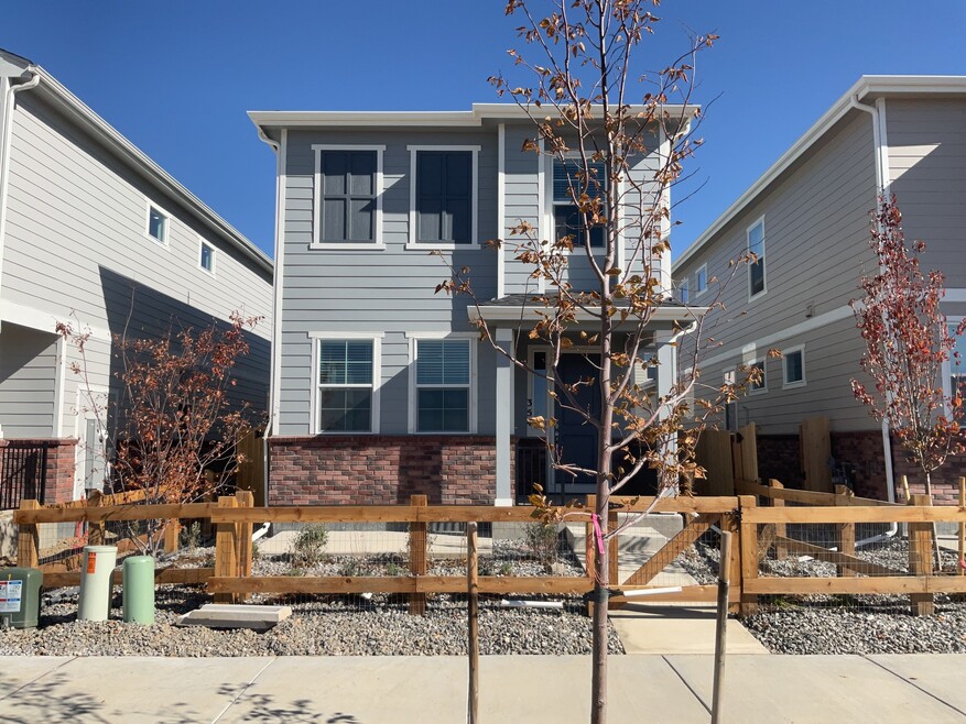 354 N Addison Way, Aurora, CO 80018 - photo 1